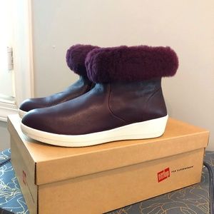 NIB  Fitflop Plum Skatebootie Leather Ankle Boots with Shearling Collar Size 8